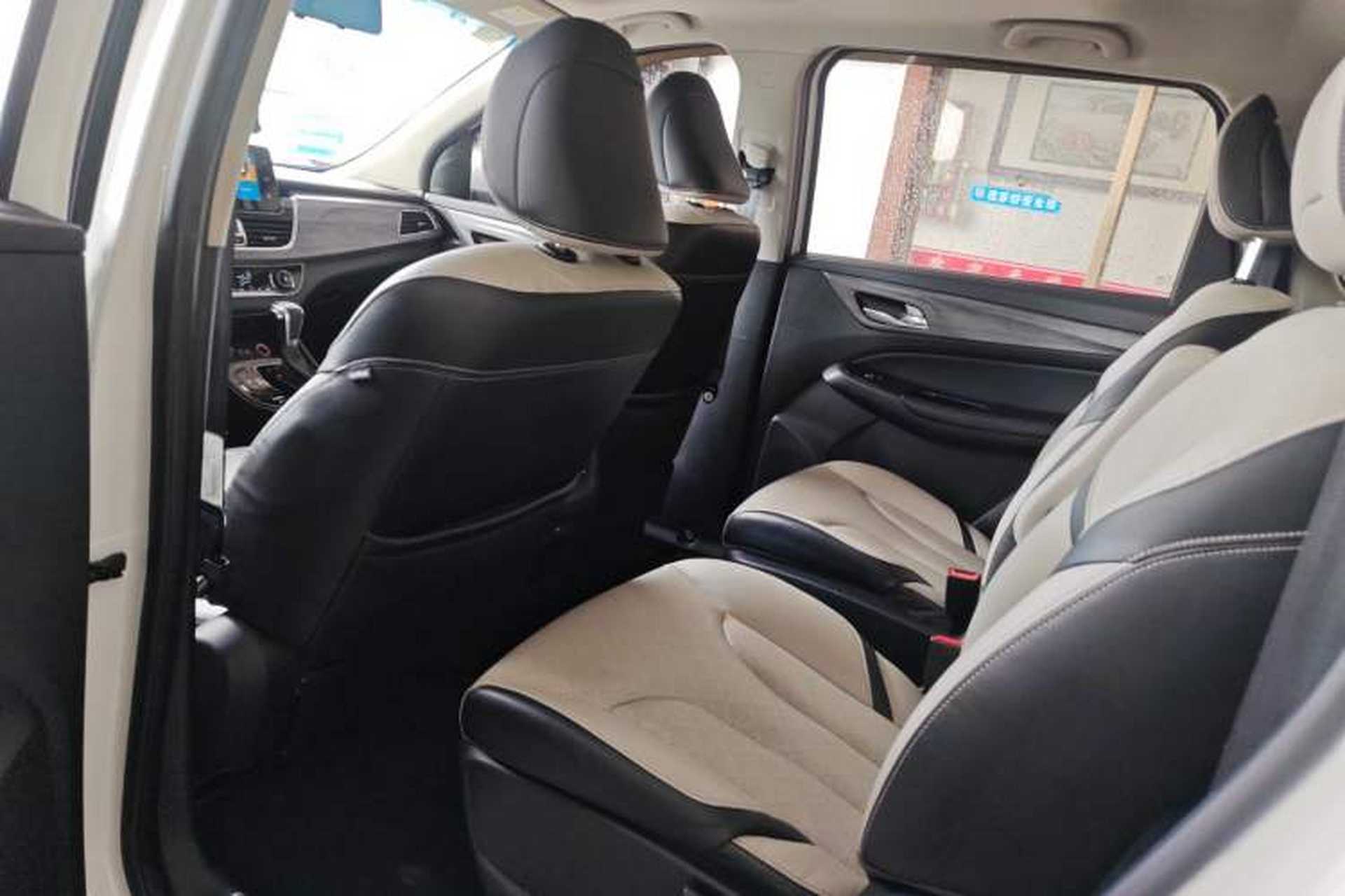 Used Baojun 730 2017 1.5T DCT Fashion Edition 7-Seater China V Emission Standard Left Rear Seat