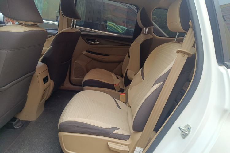 Used Baojun 730 2017 1.5T Manual Fashion Version 7 Seats China V Emission Standard Left Rear Seat