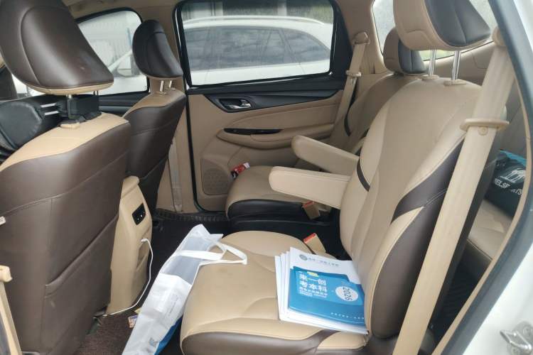 Used Baojun 730 2017 1.8L iAMT Prestige Version 7 Seats Left Rear Seat