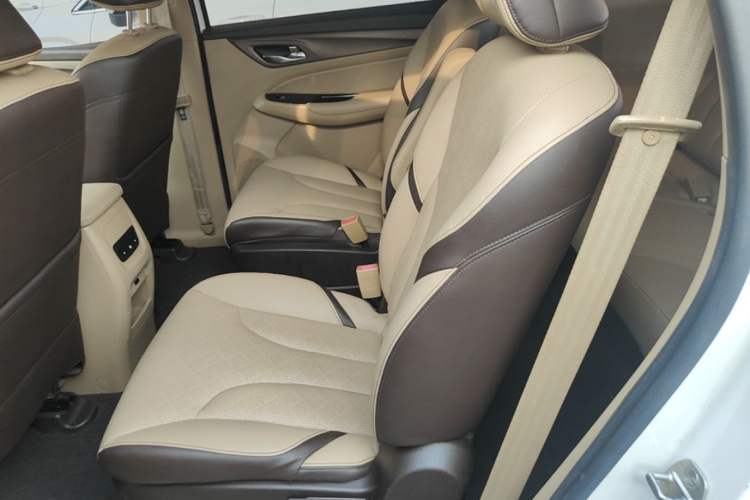 Used Baojun 730 2017 1.8L iAMT Luxury Version 7-Seater Left Rear Seat