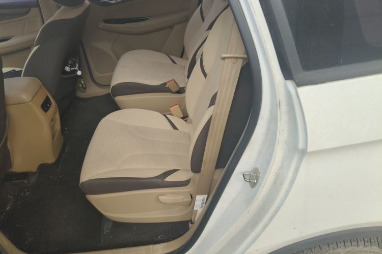 Used Baojun 730 2017 1.5T Manual Fashion Version 7 Seats China V Emission Standard Left Rear Seat