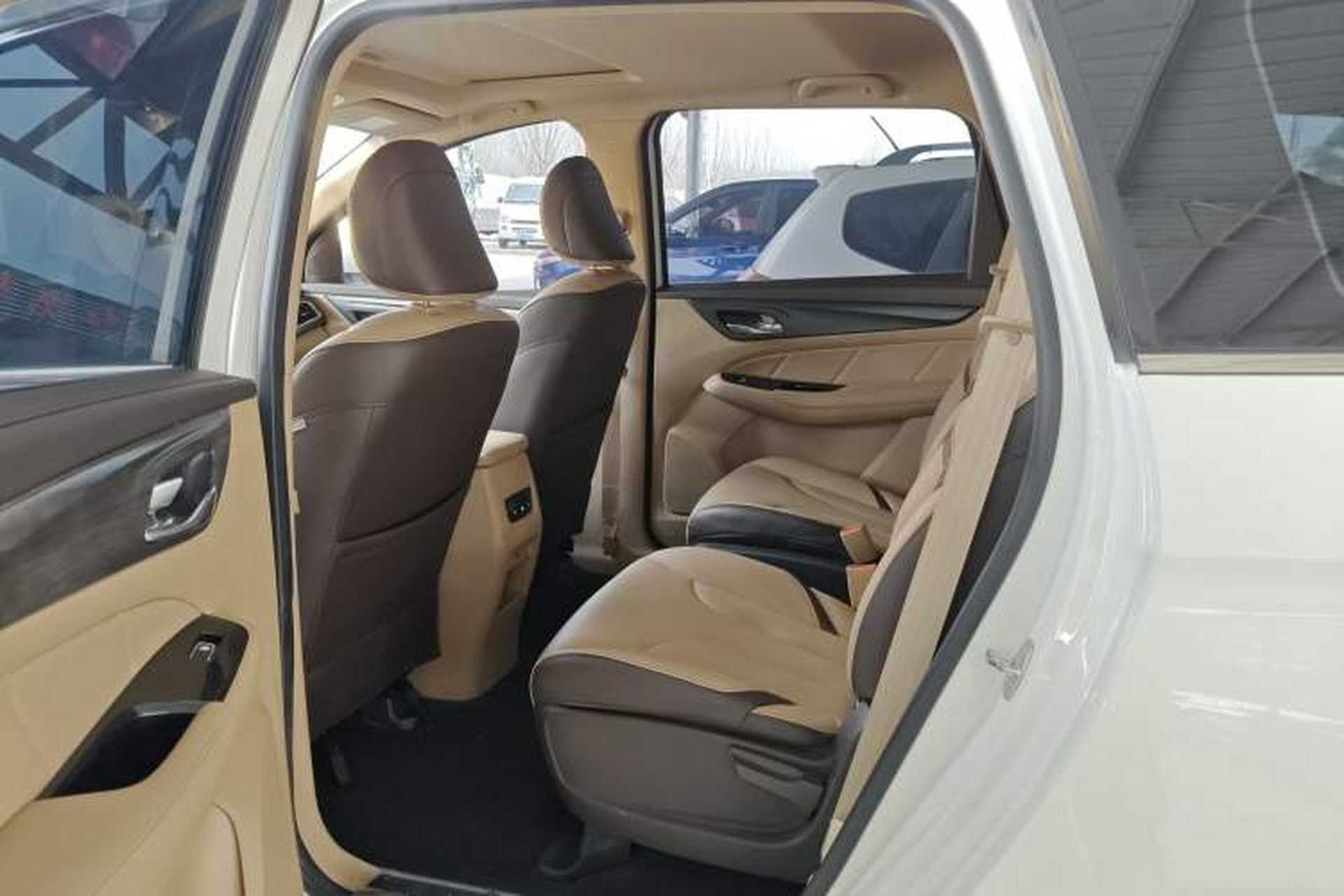 Used Baojun 730 2017 1.5T Manual Prestige Version 7 Seats Left Rear Seat