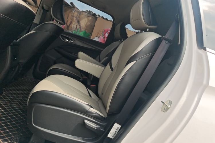 Used Baojun 730 2017 1.5T DCT Fashion Edition 7-Seater China V Emission Standard Left Rear Seat