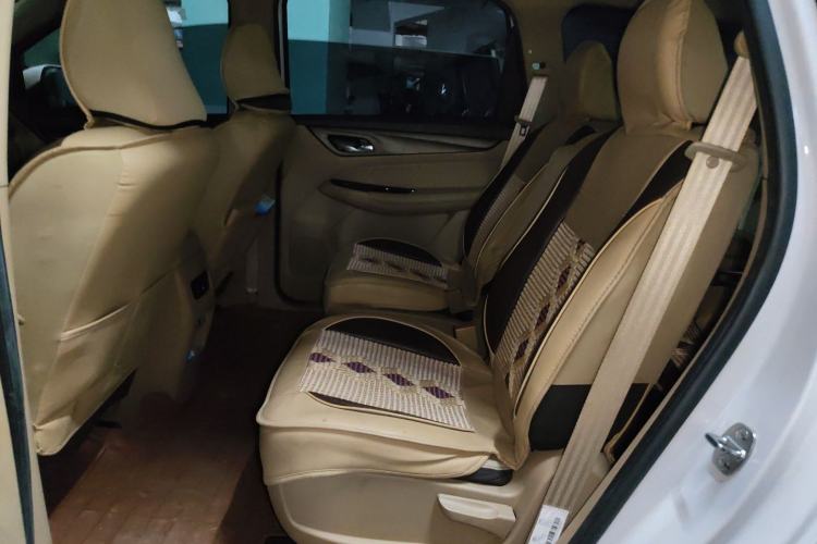 Used Baojun 730 2017 1.5T Manual Fashion Version 7 Seats China V Emission Standard Left Rear Seat