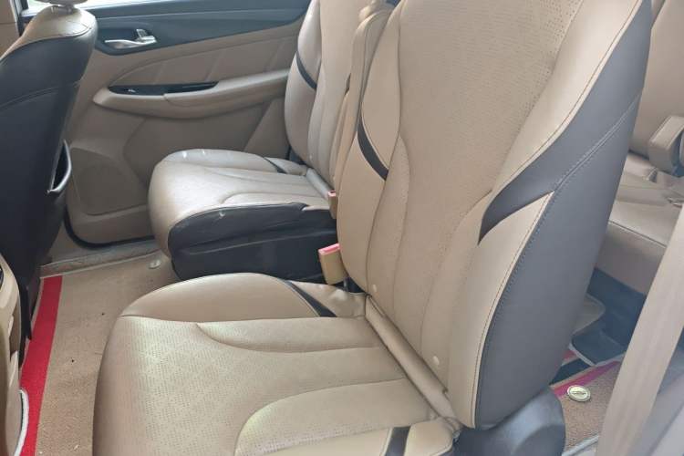 Used Baojun 730 2017 1.8L iAMT Prestige Version 7 Seats Left Rear Seat