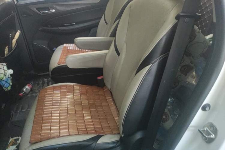 Used Baojun 730 2017 1.5T DCT Flagship Model 7 Seats China V Emission Standard Left Rear Seat