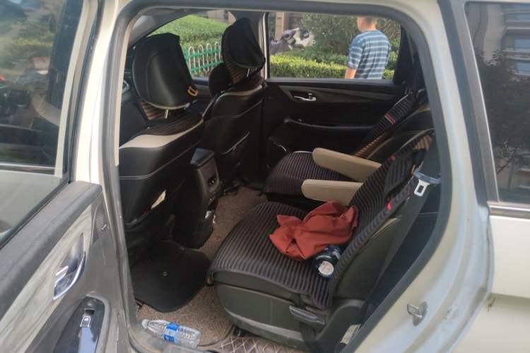 Used Baojun 730 2017 1.5T DCT Flagship Model 7 Seats China V Emission Standard Left Rear Seat