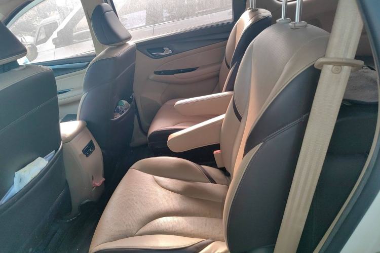 Used Baojun 730 2017 1.8L iAMT Prestige Version 7 Seats Left Rear Seat