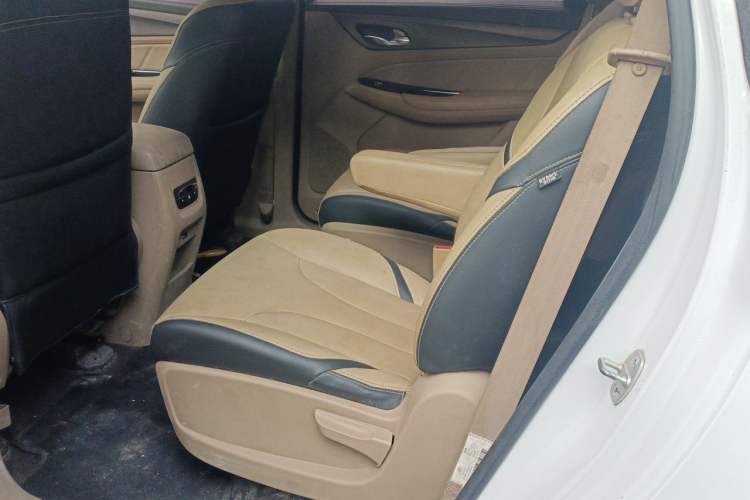 Used Baojun 730 2017 1.5T Manual Fashion Version 7 Seats China V Emission Standard Left Rear Seat