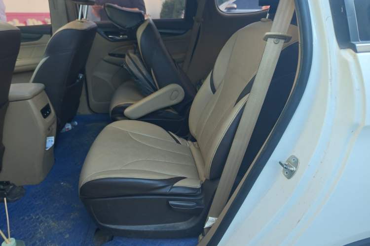 Used Baojun 730 2017 1.5T Manual Prestige Version 7 Seats Left Rear Seat