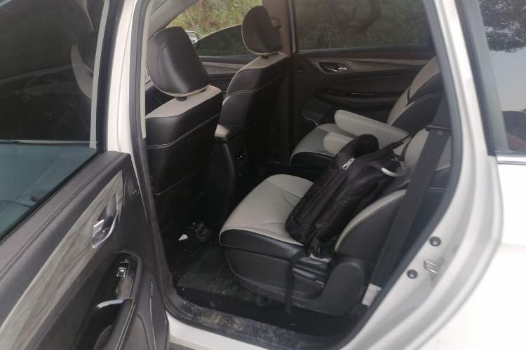 Used Baojun 730 2017 1.5T DCT Flagship Model 7 Seats China V Emission Standard Left Rear Seat