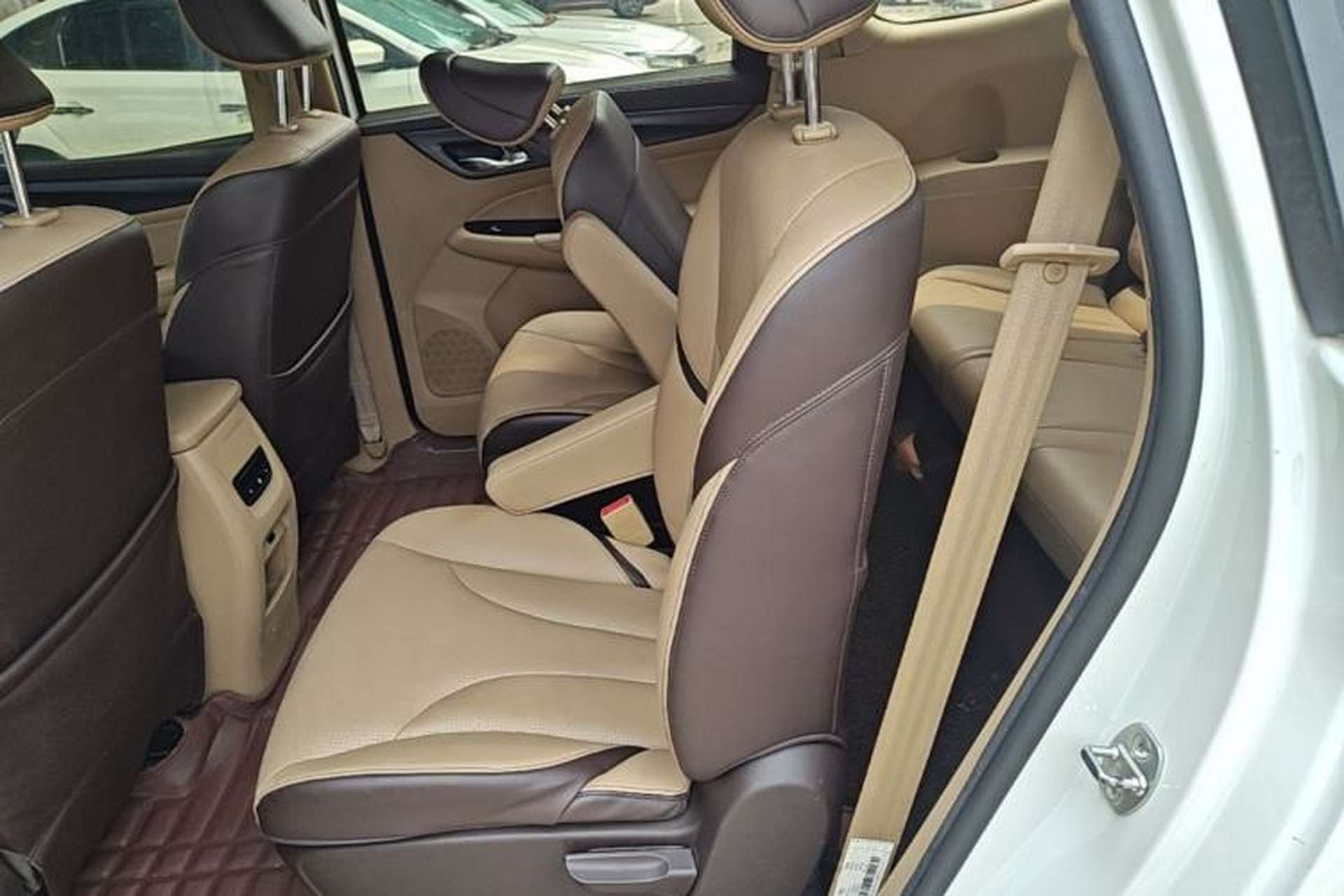 Used Baojun 730 2017 1.8L iAMT Prestige Version 7 Seats Left Rear Seat