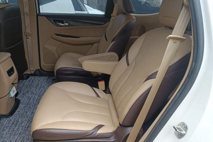 Used Baojun 730 2017 1.8L iAMT Prestige Version 7 Seats Left Rear Seat