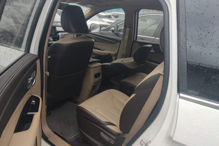 Used Baojun 730 2017 1.8L iAMT Luxury Version 7-Seater Left Rear Seat