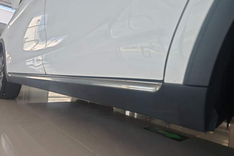 Used Baojun 730 2017 1.8L iAMT Luxury Version 7-Seater Left Side Sill