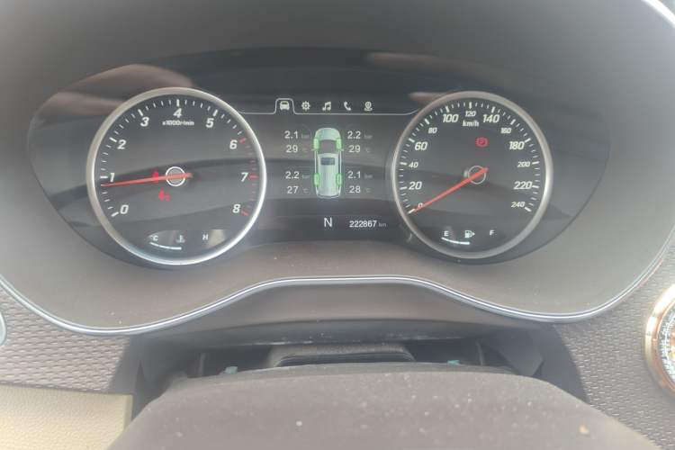 Used Baojun 730 2017 1.8L iAMT Luxury Version 7-Seater Odometer Close Up