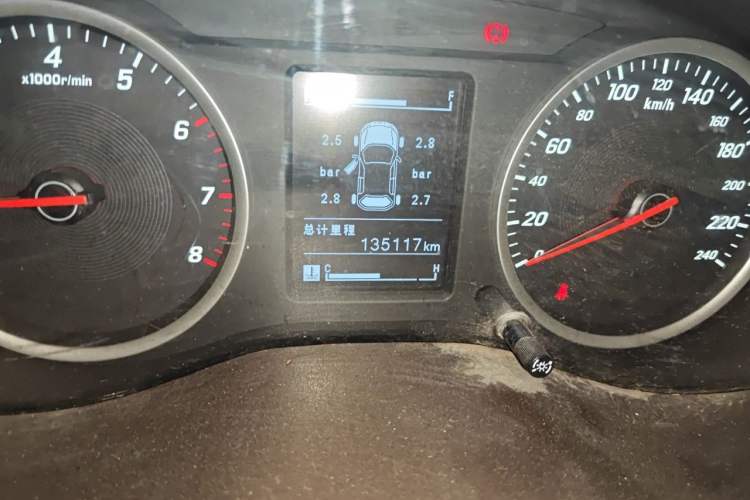 Used Baojun 730 2017 1.5T Manual Fashion Version 7 Seats China V Emission Standard Odometer Close Up