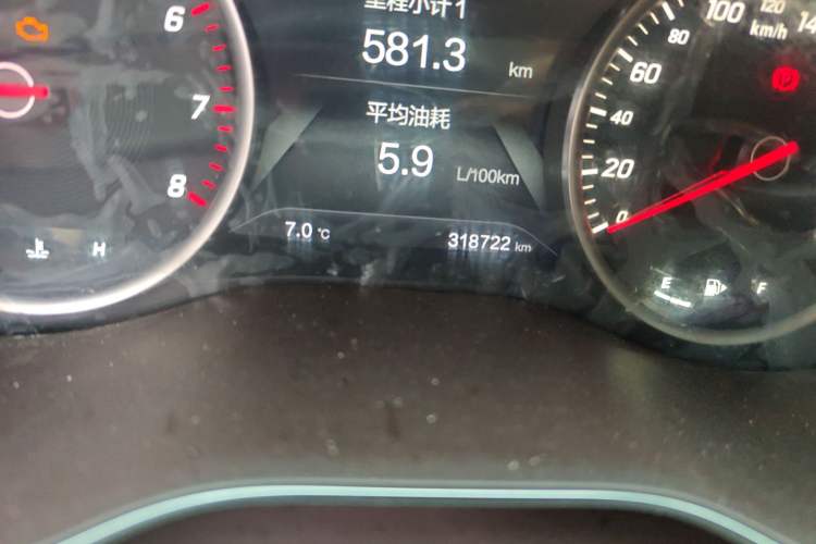 Used Baojun 730 2017 1.5T Manual Prestige Version 7 Seats Odometer Close Up