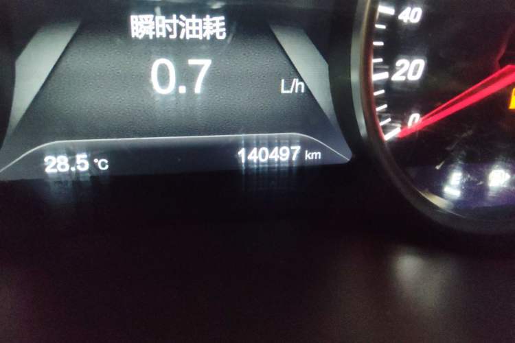 Used Baojun 730 2017 1.5T Manual Prestige Version 7 Seats Odometer Close Up