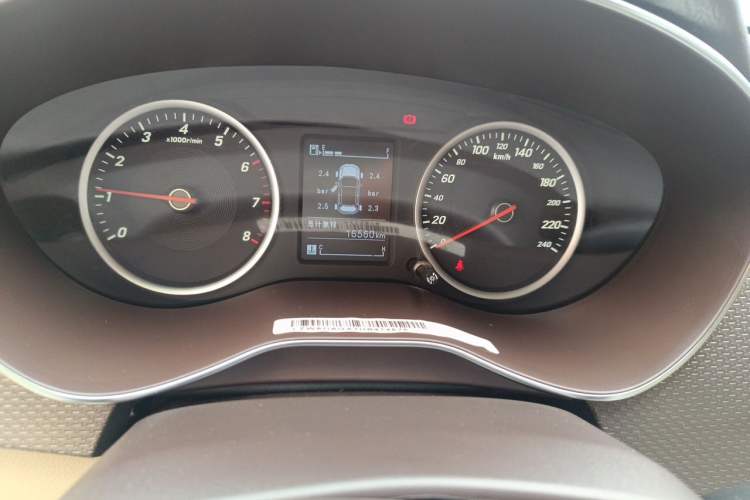 Used Baojun 730 2017 1.5T Manual Fashion Version 7 Seats China V Emission Standard Odometer Close Up