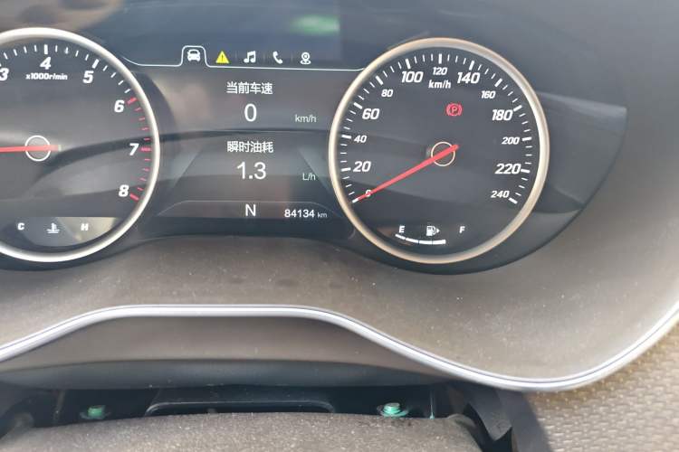 Used Baojun 730 2017 1.8L iAMT Luxury Version 7-Seater Odometer Close Up