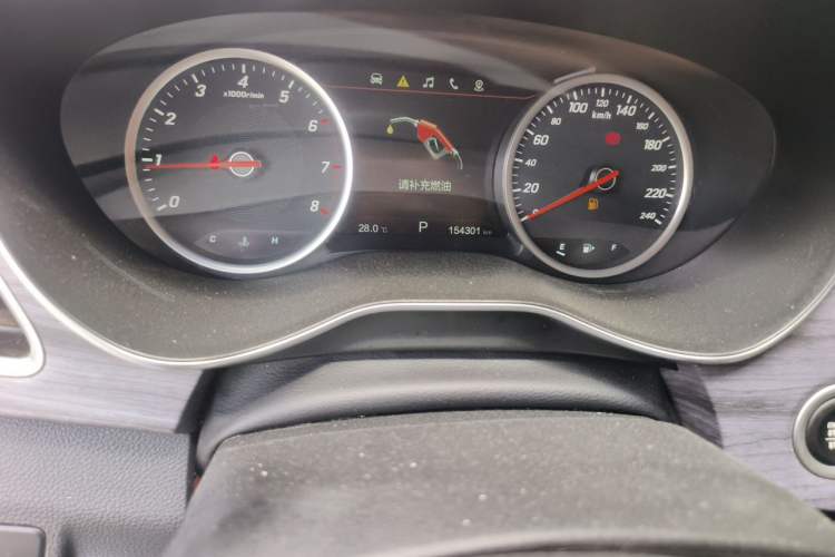Used Baojun 730 2017 1.5T DCT Flagship Model 7 Seats China V Emission Standard Odometer Close Up