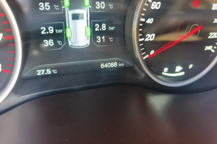 Used Baojun 730 2017 1.5T Manual Luxury Version 7 Seats Odometer Close Up