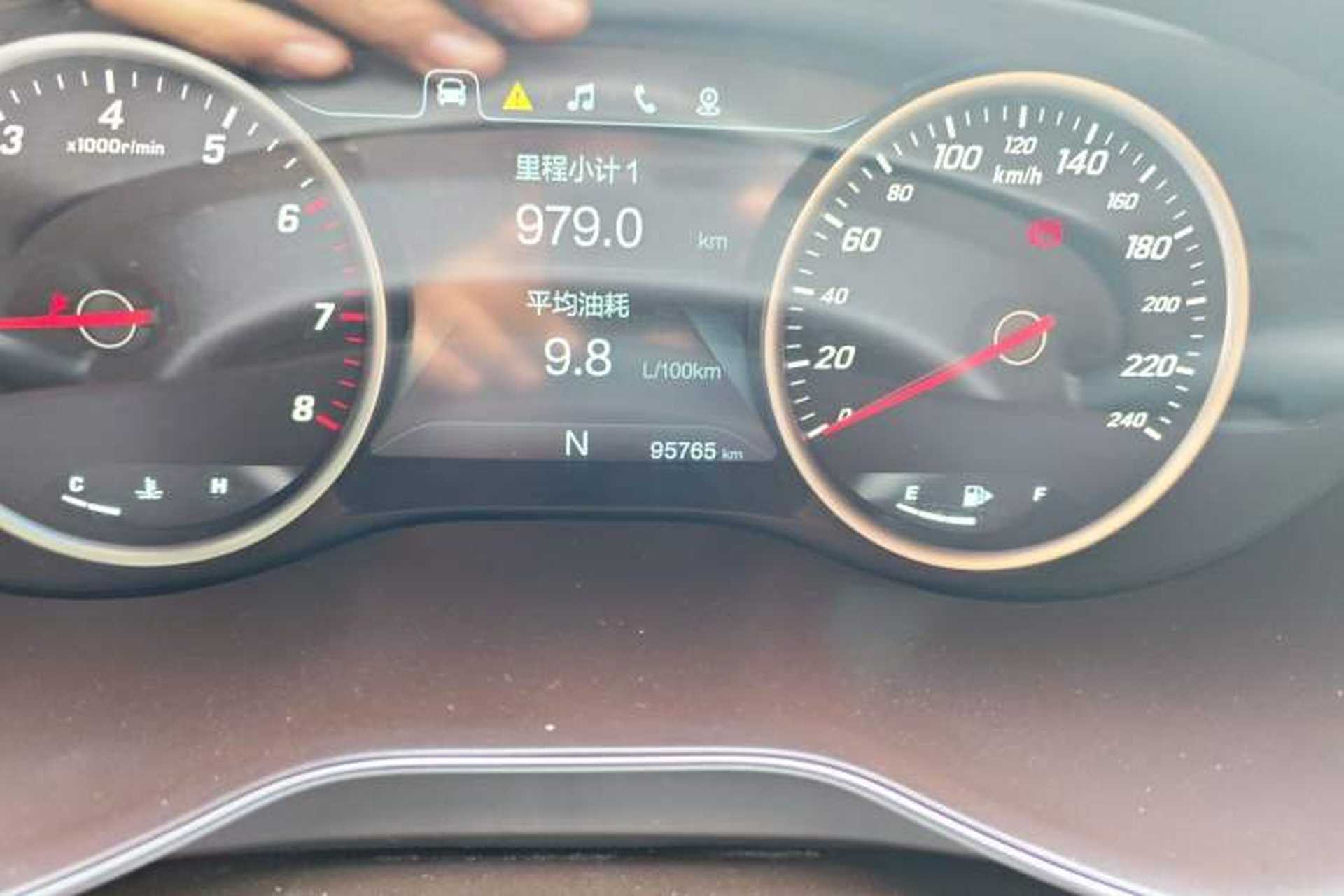 Used Baojun 730 2017 1.8L iAMT Luxury Version 7-Seater Odometer Close Up