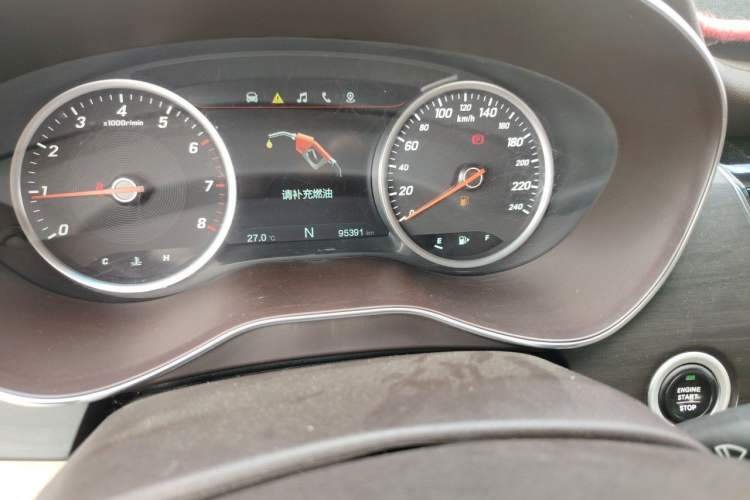 Used Baojun 730 2017 1.8L iAMT Prestige Version 7 Seats Odometer Close Up