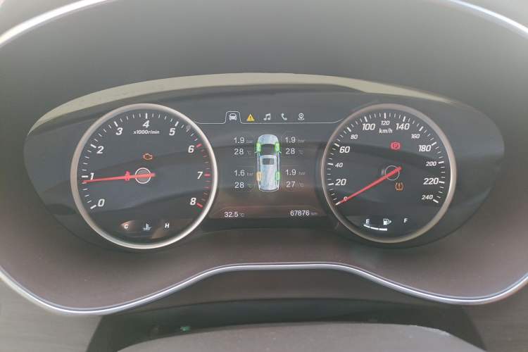 Used Baojun 730 2017 1.5T Manual Prestige Version 7 Seats Odometer Close Up