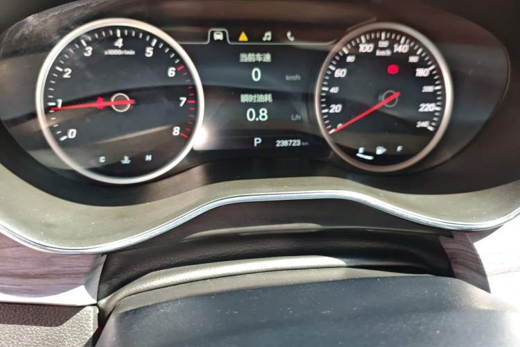 Used Baojun 730 2017 1.5T DCT Fashion Edition 7-Seater China V Emission Standard Odometer Close Up