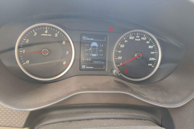 Used Baojun 730 2017 1.5T Manual Fashion Version 7 Seats China V Emission Standard Odometer Close Up