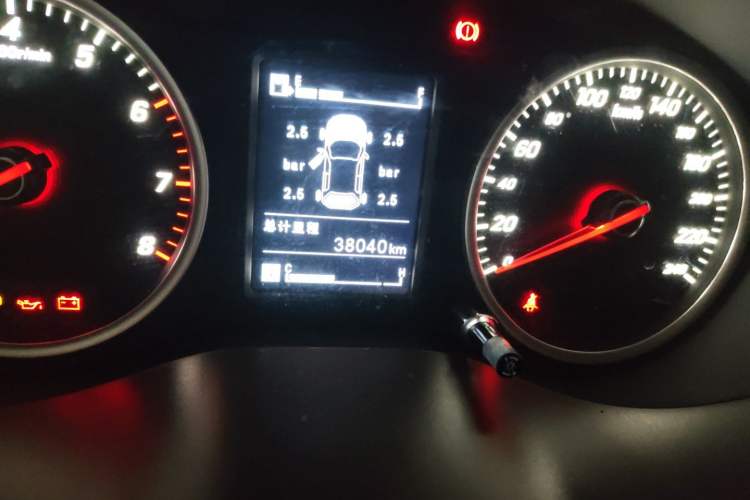 Used Baojun 730 2017 1.5T Manual Fashion Version 7 Seats China V Emission Standard Odometer Close Up