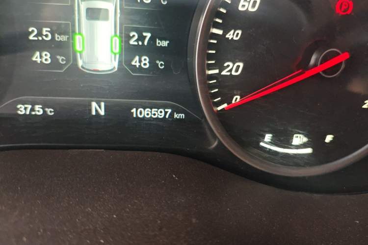 Used Baojun 730 2017 1.8L iAMT Prestige Version 7 Seats Odometer Close Up