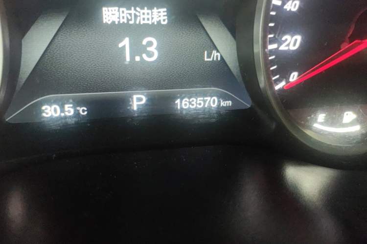 Used Baojun 730 2017 1.5T DCT Flagship Model 7 Seats China V Emission Standard Odometer Close Up