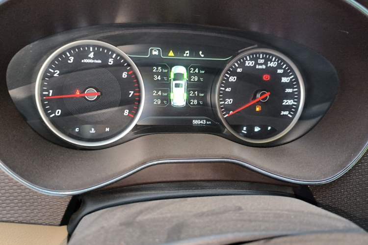 Used Baojun 730 2017 1.5T Manual Style 7 Seats China V Odometer Close Up