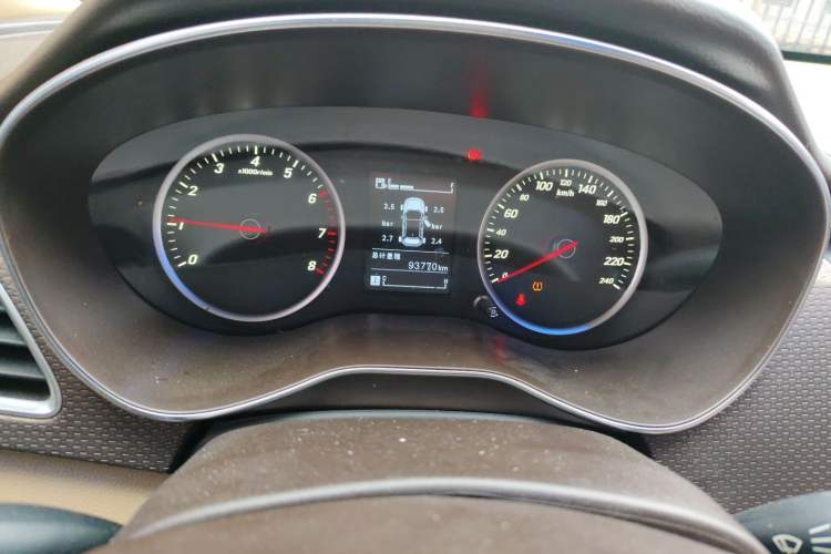 Used Baojun 730 2017 1.5T Manual Fashion Version 7 Seats China V Emission Standard Odometer Close Up
