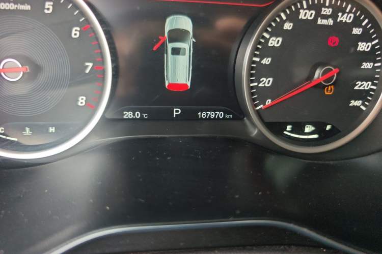 Used Baojun 730 2017 1.5T DCT Flagship Model 7 Seats China V Emission Standard Odometer Close Up