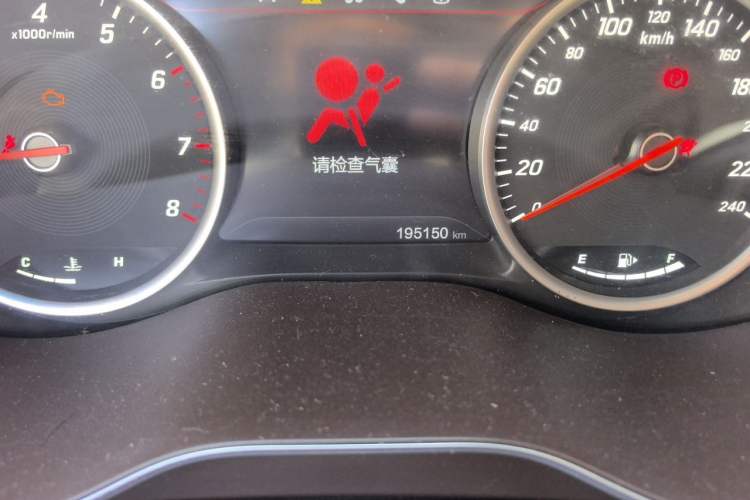 Used Baojun 730 2017 1.5T Manual Luxury Version 7 Seats Odometer Close Up