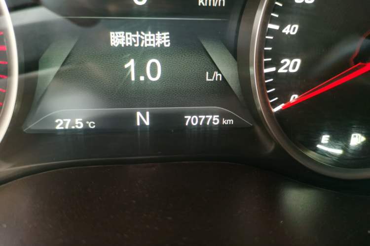 Used Baojun 730 2017 1.8L iAMT Prestige Version 7 Seats Odometer Close Up