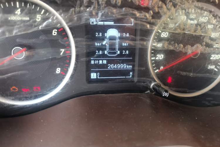 Used Baojun 730 2017 1.5T Manual Fashion Version 7 Seats China V Emission Standard Odometer Close Up