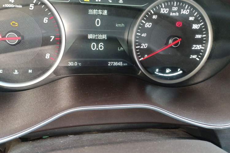 Used Baojun 730 2017 1.5T Manual Prestige Version 7 Seats Odometer Close Up