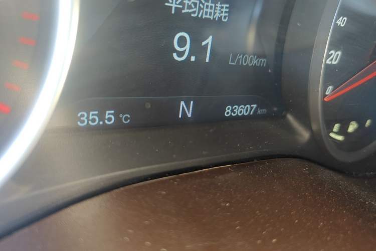 Used Baojun 730 2017 1.8L iAMT Prestige Version 7 Seats Odometer Close Up