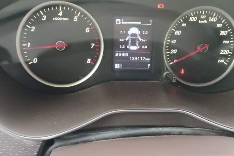 Used Baojun 730 2017 1.5T Manual Fashion Version 7 Seats China V Emission Standard Odometer Close Up