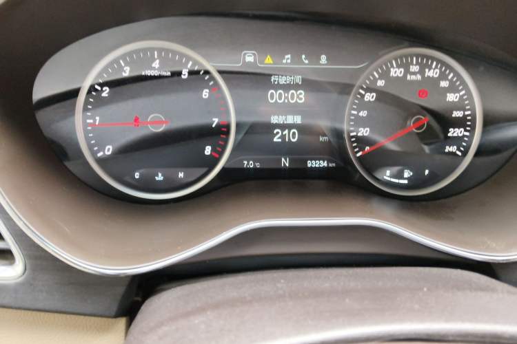 Used Baojun 730 2017 1.8L iAMT Prestige Version 7 Seats Odometer Close Up