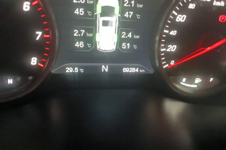 Used Baojun 730 2017 1.8L iAMT Prestige Version 7 Seats Odometer Close Up