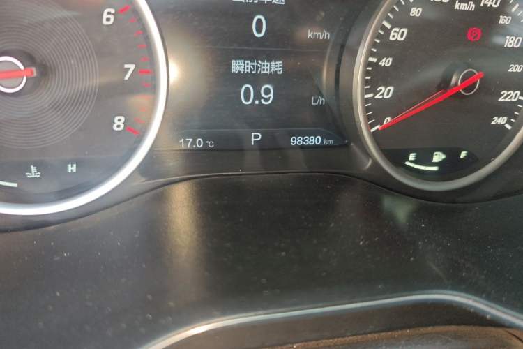 Used Baojun 730 2017 1.5T DCT Flagship Model 7 Seats China V Emission Standard Odometer Close Up
