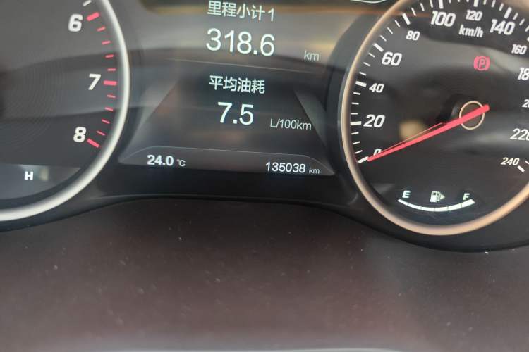 Used Baojun 730 2017 1.5T Manual Prestige Version 7 Seats Odometer Close Up