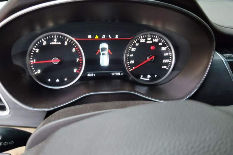 Used Baojun 730 2017 1.5T Manual Prestige Version 7 Seats Odometer Close Up