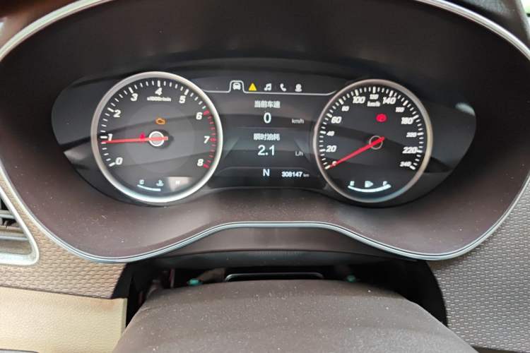 Used Baojun 730 2017 1.8L iAMT Luxury Version 7-Seater Odometer Close Up